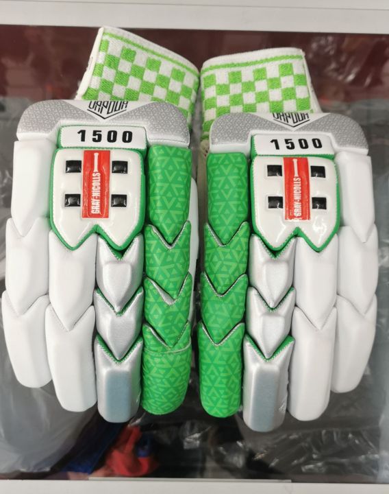 GRAYNICOLLS BATTING GLOVES