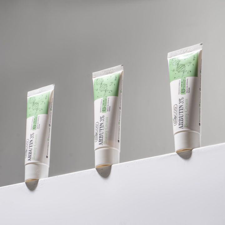 Biocos%20Arbutin%203%25%20Beauty%20Cream%20-%20Dark%20Spot%20Corrector%20&%20Skin%20Tone%20Smoothing%20Cream%20with%20Kojic%20Acid,%20Glycolic%20Acid,%20Vitamin%20B5%20&%20Licorice%20Extract%20%7C%20Hydrating%20Night%20Cream%20for%20Pigmentation,%20UV%20Protection%20&%20Sensitive%20Skin%20-%2040gm%20-%20Image%203