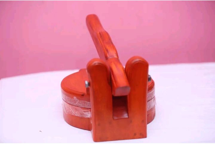 Bread%20maker,%20One%20piece%20round%20largest%20size%20bread%20maker%20mahogany%20-%20Image%205