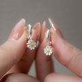 Sweet Daisy Flower Hoop Earrings For Women 2023 New Fashion Round Earrings For Wedding Party Korean Temperament Ear Jewelry K0. 