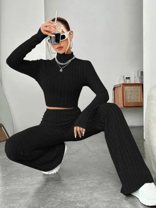 Stand%20Collar%20Navel%20T-shirt%20and%20Trumpet%C2%A0pants%20-%20Image%204