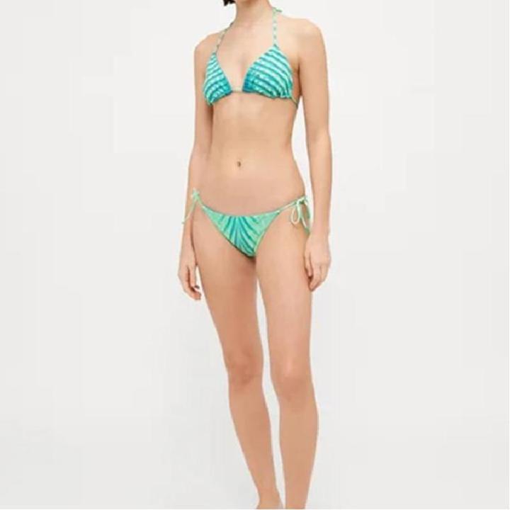 2025%20Fashion%20Trend%20Striped%20Split%20Bikini%20Women's%20%20Three-Point%20Hot%20Girl%20Swimsuit%20Trendy%20Beachwear%20-%20Image%206