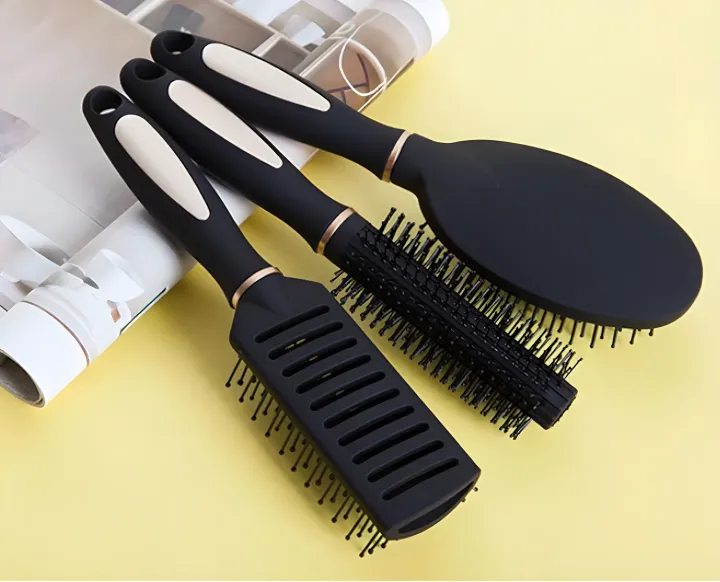 3-in-1%20Hair%20Brush%20Set%20for%20All%20Hair%20Types%20%E2%80%93%20Anti-Static,%20Soft%20Bristles,%20Ergonomic%20Grip,%20Salon-Quality%20Detangling%20&%20Styling%20,%20Massage%20Oval%20Hair%20brush%20-%20Image%202