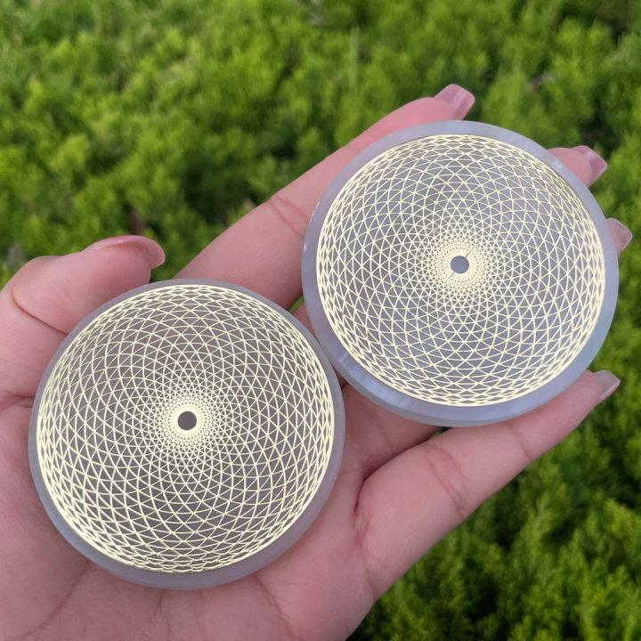 6cm%20Natural%20Selenite%20Disk,Quartz%20Crystal%20Disk,Recharge%20Crystal%20,Life%20network,%20Collection,Crystal%20,Home%20Decor%20-%20Image%202