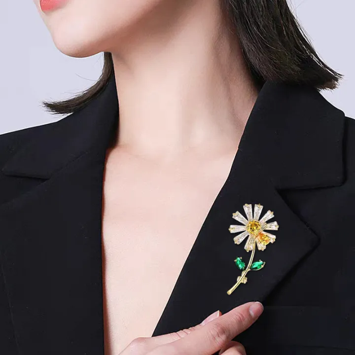Shiny%20Rhinestone%20Sunflower%20Brooch%20Pin%20For%20Women%20Luxury%20Zircon%20Daisy%20Flower%20Collar%20Badge%20Elegant%20Floral%20Bouquet%20Corsage%20Jewelry%20-%20Image%203
