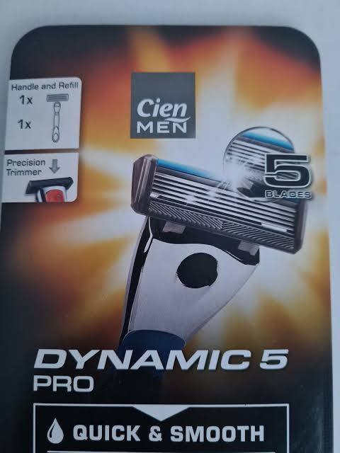 Cien%20Dynamic%205%20pro%20razors%20with%20extra%20blade%20-%20Image%202