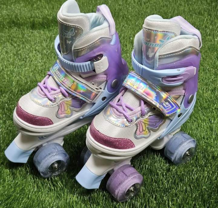 Benwei%204%20wheelers%20skate%20shoes:4%20size%20adjustable%20-%20Image%209