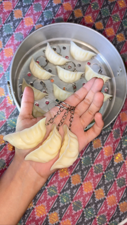 Mini Momo Dumpling Keyring – Cute Food-Themed Keychain, Acrylic/Resin Hanging Charm Accessory for Keys, Bags & Gifts | Momo Key Chain