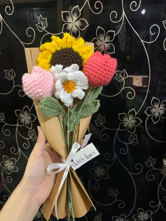 Crochet%20sunflower%20tulip%20daisy%20with%20complementary%20khaaki%20wrapping%20with%20a%20note%20/%20crochet%20bouquet%20-%20Image%205