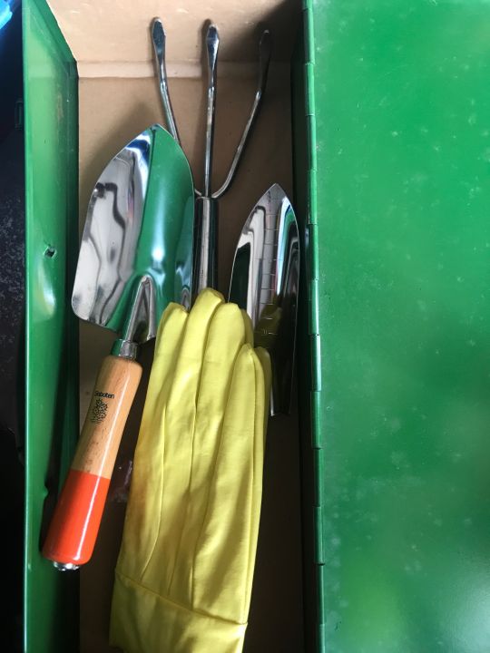 Japanese%20Tool%20Set%20-%20Stainless%20Steel,%20Free%20Gloves%20And%20Metal%20tank%20-%20Image%202