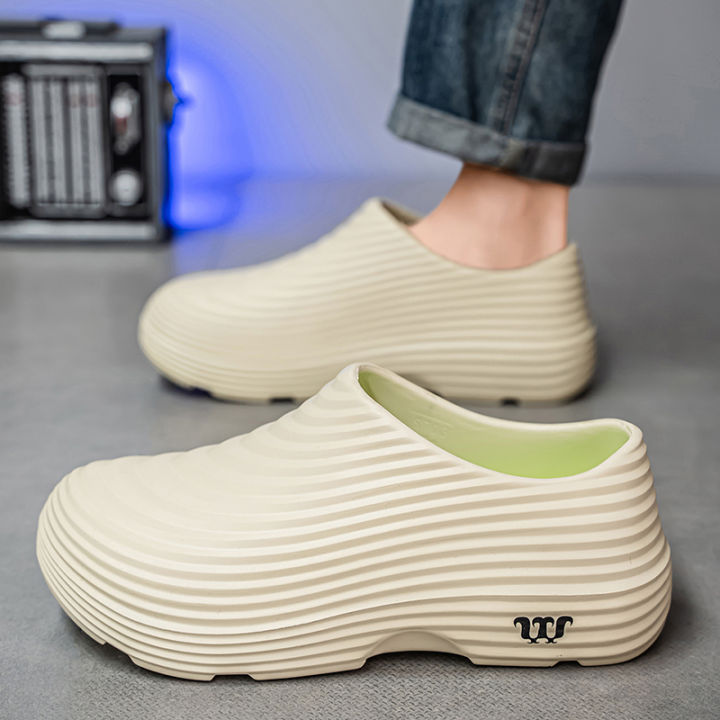 A%20Pair%20of%20New%20Wear-Resistant%20Men's%20Casual%20Shoes%20for%20Chefs,%20Non-Slip%20and%20Comfortable%20Men's%20Shoes%20for%20Outer%20Wear,%20Comfortable%20Soft-Soled%20Fashionable%20Shoes%20-%20Image%203