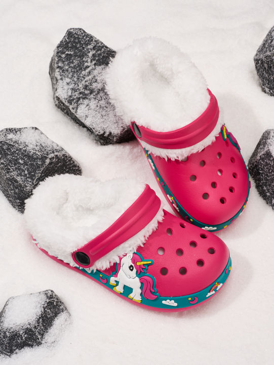 Autumn%20and%20winter%20fashion,%20casual%20and%20comfortable,%20men's%20and%20women's%20home%20with%20plush%20warm%20hole%20shoes%20-%20Image%203