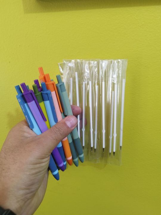 Radius%20Trixo%20Pen%20With%20Extra%20Refill%2010%20Pcs%20Set%20(Pen%20And%20Refill)%20-%20Image%203