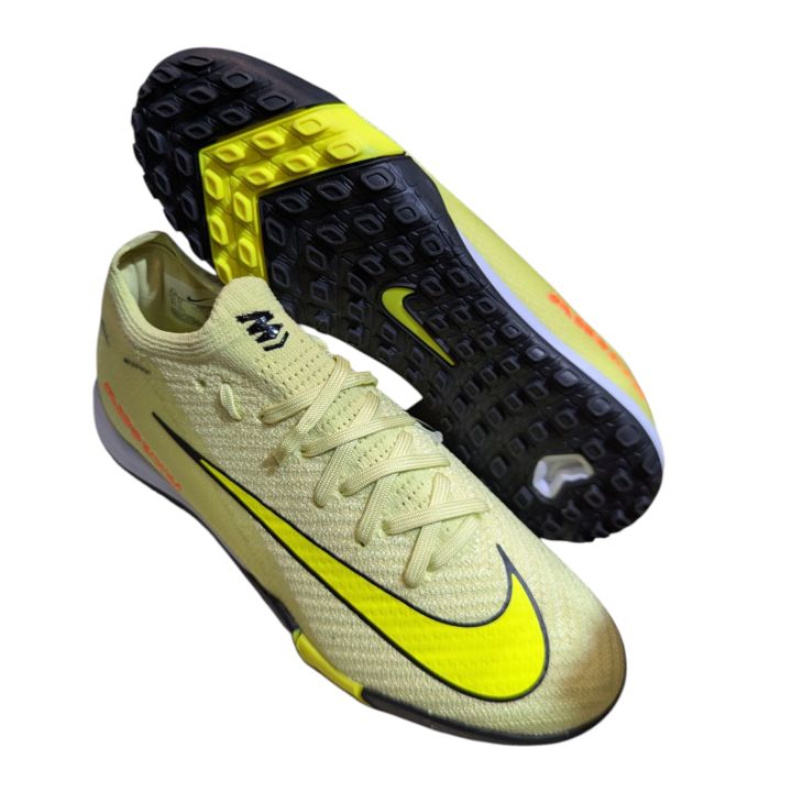 Arizoom%20Indoor%20Futsal%20Shoes%20%E2%80%93%20Lightweight%20Non-Marking%20Sole%20For%20Futsal%20Shoes%20-%20Image%207
