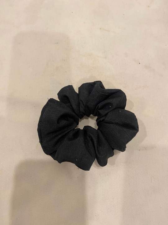 Best quality Black raw silk scrunchie