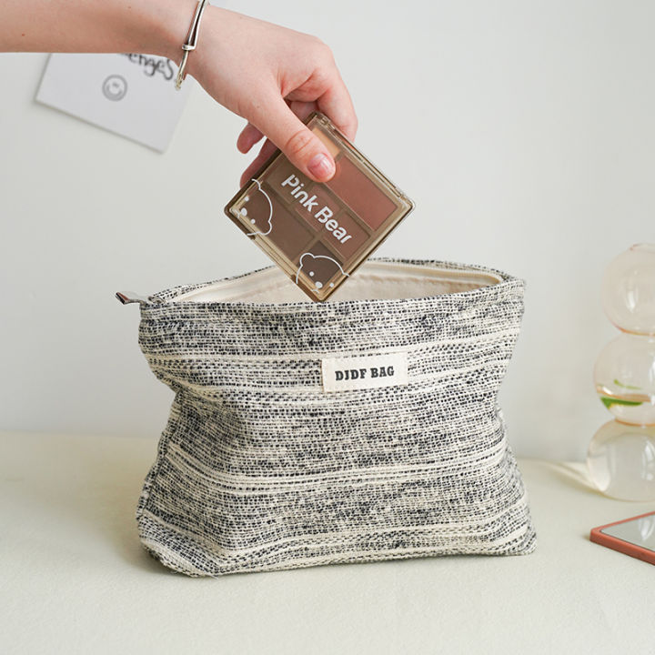 DJDF%20Large%20Capacity%20Women's%20Cosmetic%20Bag,%20Black%20&%20White%20Sketch%20Line,%20Canvas%20Skincare%20Organizer,%20Portable%20Travel%20Toiletry%20Bag%20-%20Image%206