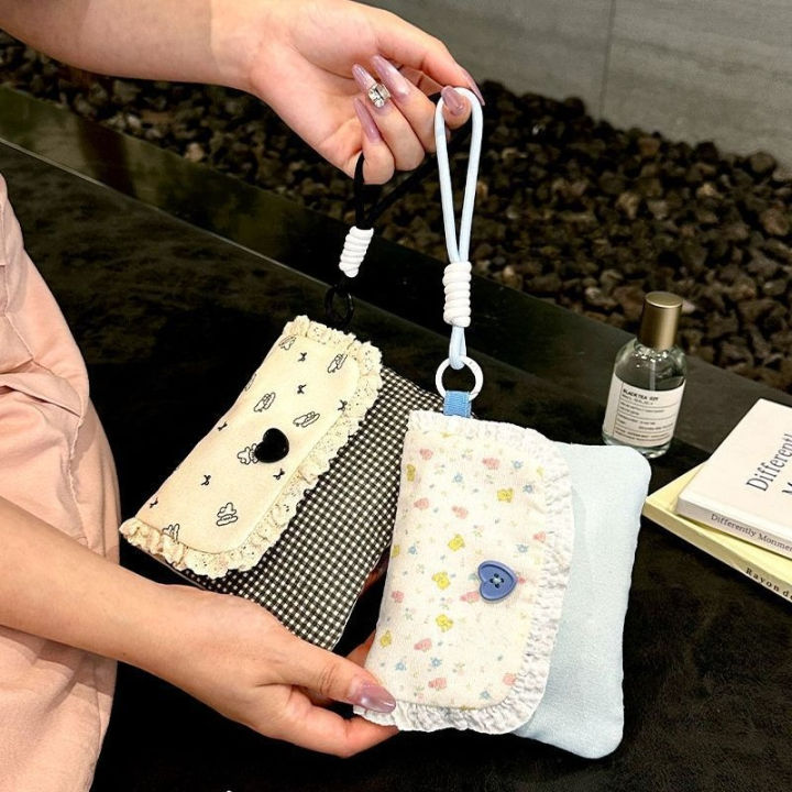 Cute%20floral%20sanitary%20napkin%20storage%20bag,%20female%20large%20capacity%20student%20portable%20handheld%20storage%20bag%20for%20going%20out%20-%20Image%203