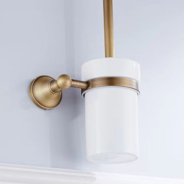 Hardware%20Retro%20Bathroom%20Pendant,%20White%20Ceramic%20Cup,%20Brass%20Handle,%20Toilet%20Brush%20Rack,%20Suitable%20for%20Bathroom%20Decoration%20-%20Image%204