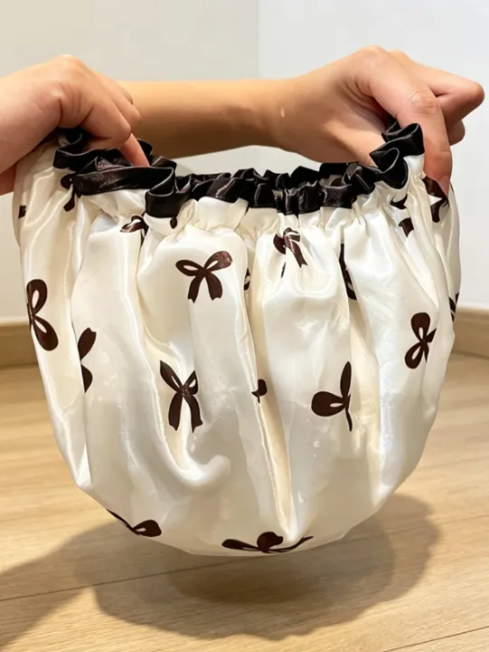 1%20Piece%20Double-Layer%20Printed%20Shower%20Cap,%20Elastic%20and%20Adjustable%20Hair%20Protection,%20Unisex,%20Reusable%20Polyester%20Fiber,%20Essential%20for%20Home%20Bathing,%20Durable%20Shower%20Cap%20-%20Image%204