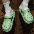 Summer Hollow Out Closed Toe Non-slip Slippers Soft Bottom Clogs Sandals Women Men Lightweight Outdoor Thick-soled Garden Shoes.
