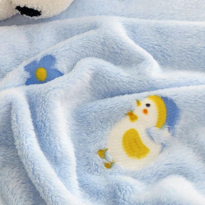 Soft%20Coral%20Fleece%20Air%20Conditioning%20Blanket%20Nap%20Blanket%20Office%20Home%20Blanket%20Cushion%20Towel%20Multifunctional%20Blanket%20Shower%20Bath%20-%20Image%204