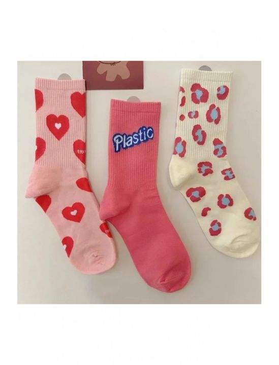 Trend%20Socks%20for%20Women%20%E2%80%93%20Cute%20Strawberry%20Heart%20Cotton%20Crew%20Socks%20-%20Image%204