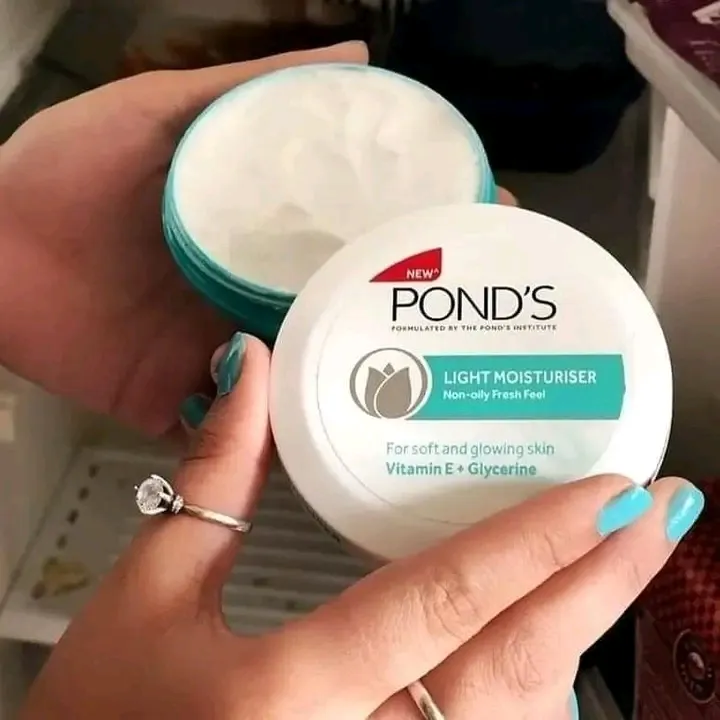 Ponds%20Light%20Moisturiser%2050%20ml%20Non-Oily%20Fresh%20Feel%20For%20Soft%20Glowing%20Skin%20-%20Image%209