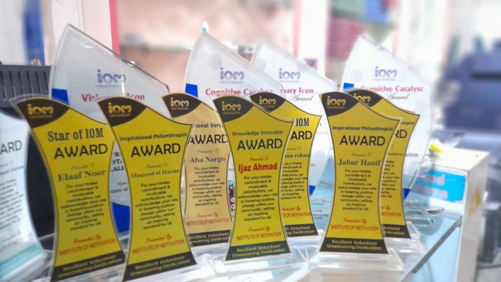 Award,Trophy,Medal,Shield,School%20Awards,%20Crystal%20Trophy,Office%20Gift,%20Office%20Stationary,Eid%20Gift,School%20Awards,Gifts%20-%20Image%208