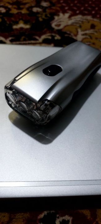 Garrity%20K023G%20Power%20Lite%203%20Super-Bright%20LED%20Crank%20Light%20Rechargeable%20Flashlight%20-%20Image%202