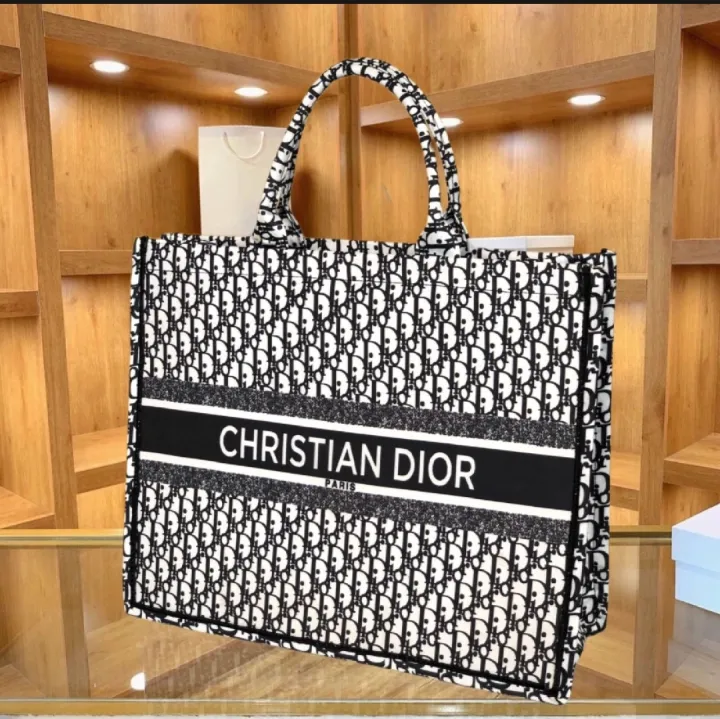 Imported%20Tote%20bag,%20Christian%20Dior%20-%20Image%206