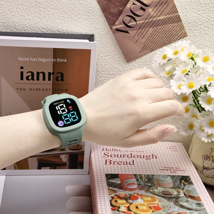 Ladies%20Small%20Square%20Watch%20I%20Fashion%20Astronaut%20LED%20Electronic%20Watch%20-%20Image%207