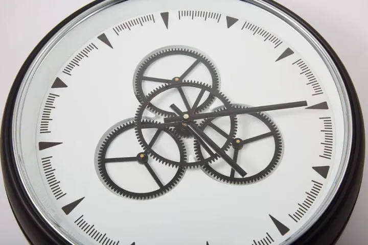 Wall%20Clock%20Moving%20Gear%20%7C%20Wall%20Clock%20Steel%20And%20Glass%20%7C%20Elegant%20Wall%20Clock%20-%20Image%203