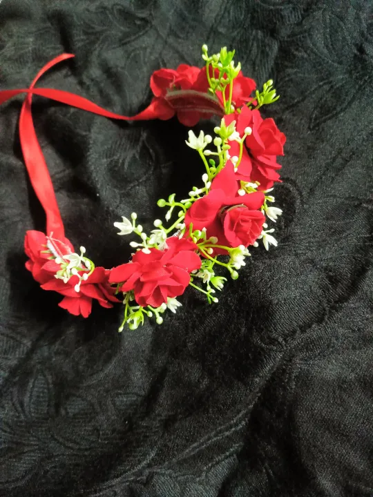 Red%20gorgeous%20gajra%20for%20khopa%20and%20hair%20bun%20-%20Artificial%20gajra%20for%20holud,%20wedding,%20falgun%20or%20parties%20-%20Image%206