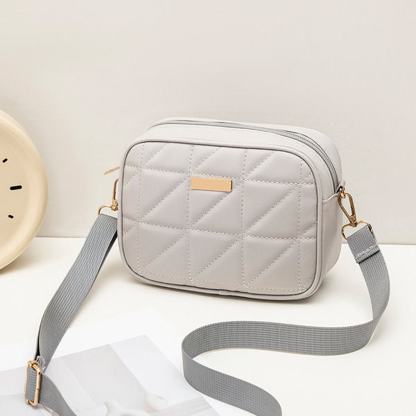Women's%20Quilted%20Embroidered%20Crossbody%20Bag%20-%20Trendy%20Fashion%20in%20Tofu%20Leather,%20Available%20in%20Solid%20Colors.%20-%20Image%204