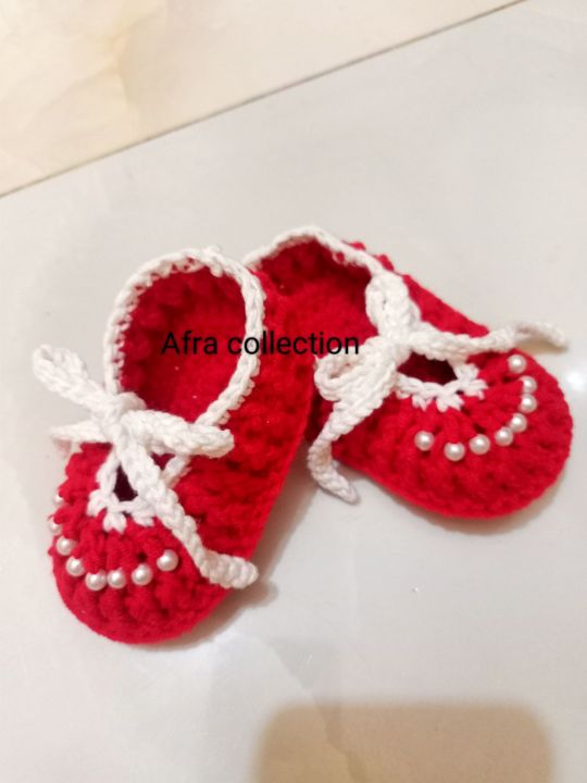 Crochet hand made shoes for girls