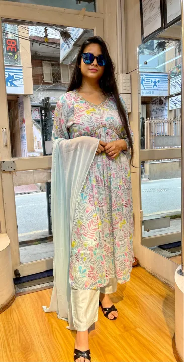 Aliya%20Cut%20Design%20Kurti%20Sets%20in%20Chinon%20Women's%20Straight%20Fit%20Anarkali%20Suit%20in%20Chinon%20Fabric%20with%20Cut%20Design%20-%20Image%203