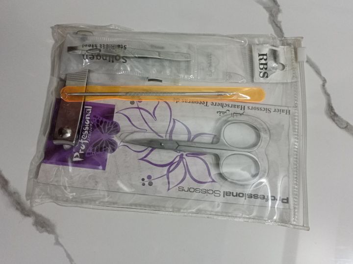 Mini manicure pedicure set