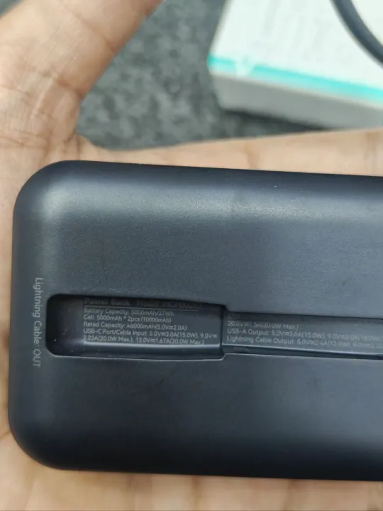 MOKiN%2010000mAh%2030W%20Fast%20Charging%20Power%20Bank%20%7C%20Built-in%20USB-C%20&%20Lightning%20Cables%20%7C%20PD%2030W%20USB-C%20%7C%20QC%2022.5W%20USB-A%20%7C%20Digital%20Display%20%7C%20Compact%20Portable%20Power%20Bank%20-%20Image%205