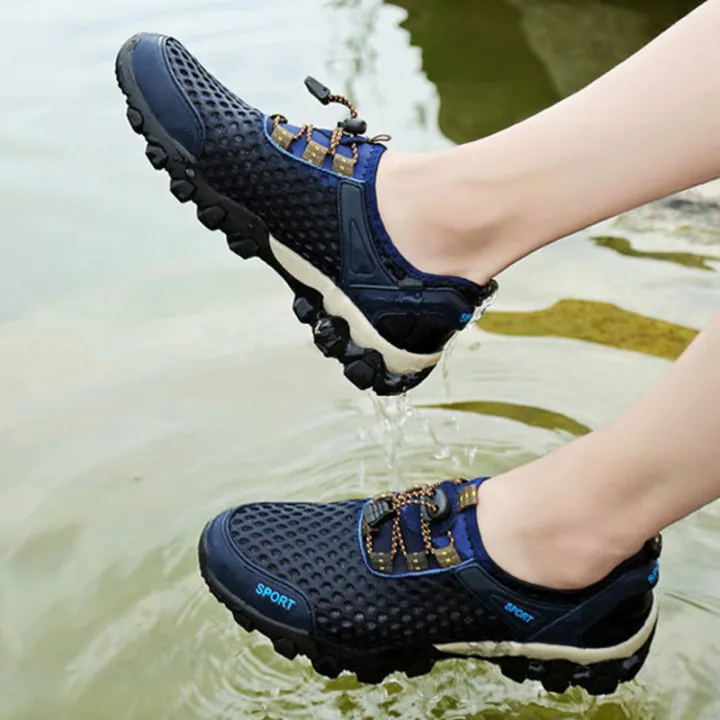Fashion%20Hiking%20Shoes,%20Suitable%20for%20Hiking%20in%20the%20Mountains,%20Comfortable%20to%20Wear.%20Soft%20Soles%20with%20Good%20Grip.%20-%20Image%204