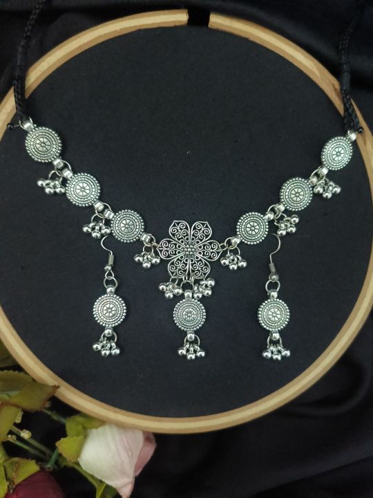 Antic%20choker%20set%20including%20choker%20and%20earrings%20-%20Oxidized%20metal%20jewellery%20-%20Image%206