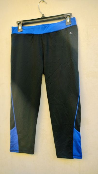 women's%20gym%20and%20sports%20legging%20crop%20pants%20-%20Image%205