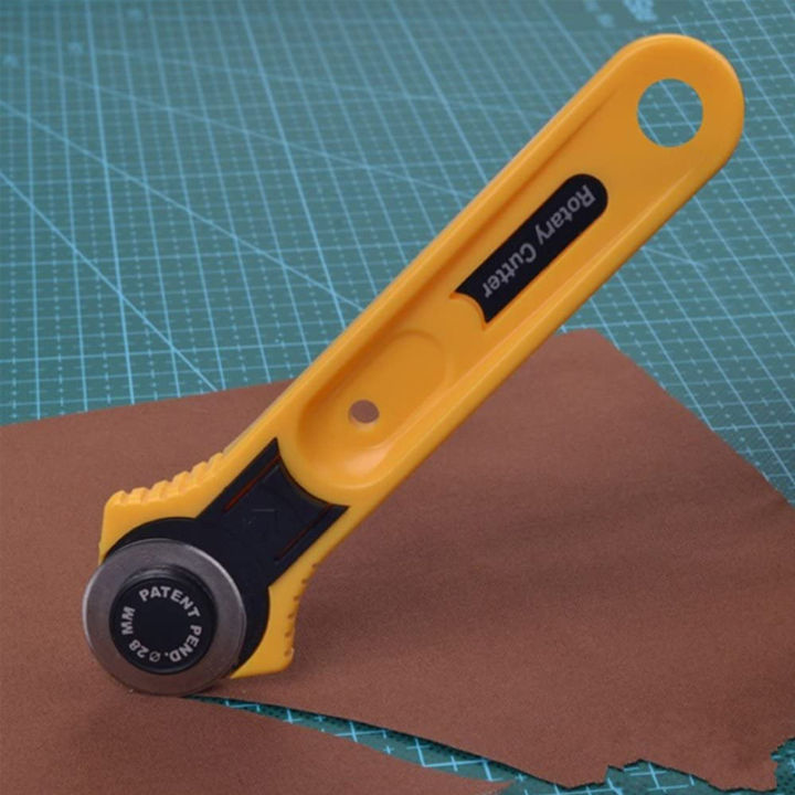 28/45mm%20Rotary%20Fabric%20Cutter%20For%20Fabric%20Card%20Paper%20Sewing%20Quilting%20Roller%20Fabric%20Cut%20Tailor%20Scissors%20Tool%20Dress%20Clothes%20Making%20-%20Image%205