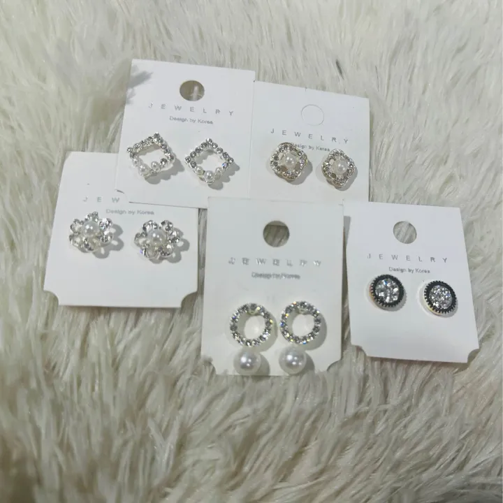 Women's%20Classic%20Ear%20Studs%201%20Pair%20-%20Image%204