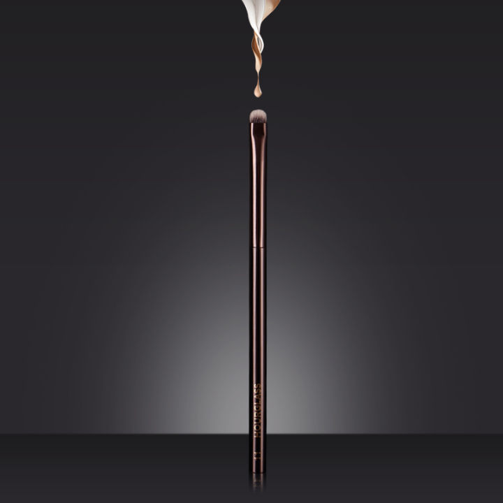 Hourglass%20Makeup%20Brush-%20No.11%20Eyetail%20Brush%20Soft%20and%20Skin-friendly%20Fiber%20Hair%20Smudge%20Brush%20Fashion%20Design%20Single%20Eye%20Brush%20-%20Image%204