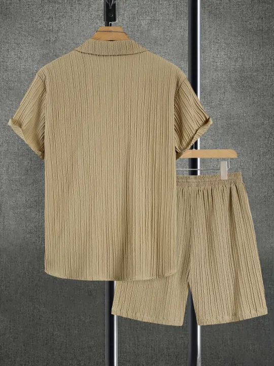 Men's%20Sophisticated%20Pleated%20Set%20Khaki%20Textured%20Cuban%20Collar%20Shirt%20&%20Elastic%20Waist%20Shorts%202%20Piece%20Commute%20Outfit%20-%20Image%202
