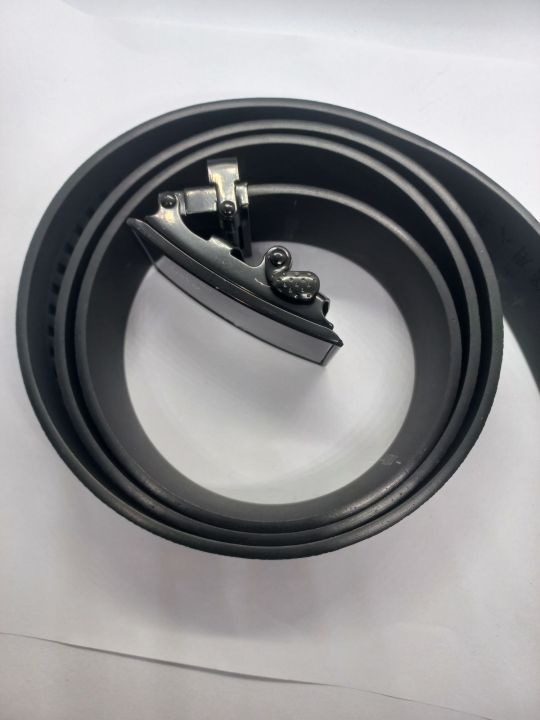Auto%20lock%20buckle%20belt%20for%20men%20easy%20adjustable%20pvc%20rubber-leather%20belt%20for%20man%20-%20Image%208