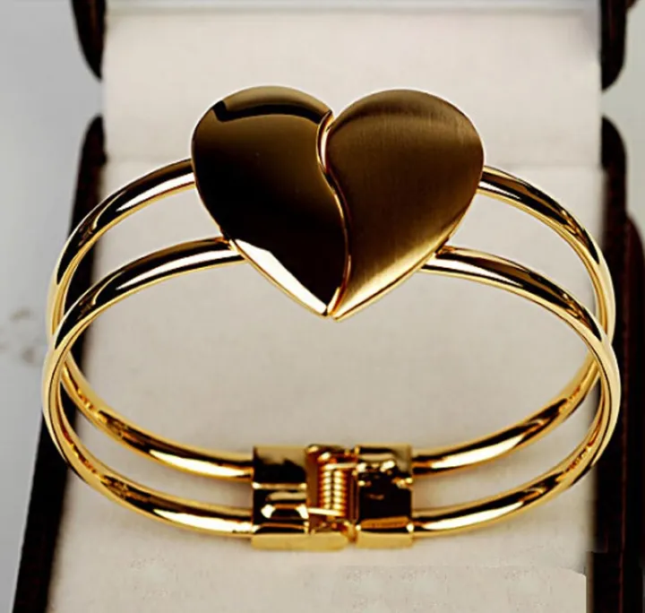 Heart%20Love%20Bangle%20Bracelet%20%E2%80%93%20Fashion%20Cuff%20for%20Women,%20Elegant%20Jewelry%20Accessory%20-%20Image%202
