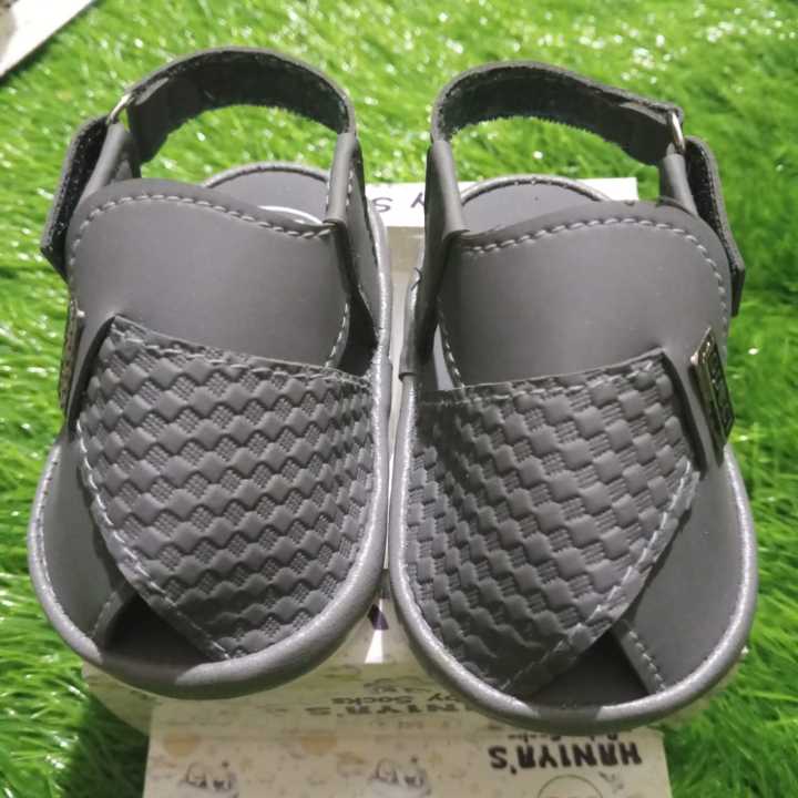 new%20born%20baby%20baba%20sandals/kids%20peshawari%20sandals/peshawari%20sandals%20for%20baba%20-%20Image%202