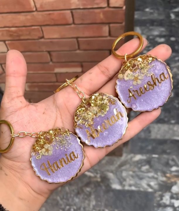 customised%20resin%20keychain%20with%20different%20colours%20and%20design%20-%20Image%203