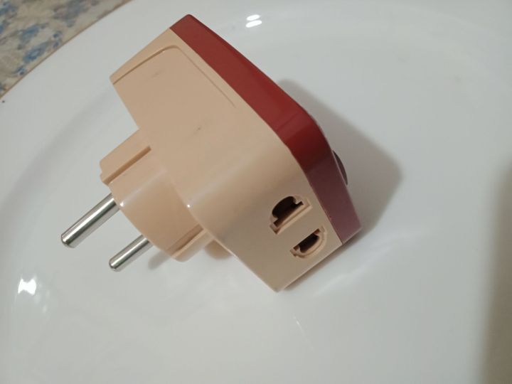 Multi%20Socket%20Plug%20Adapter%202%20Pin%20Power%20Plug%20To%203%20Way%203%20Point%20Socket%20Converter%20-%20Image%204